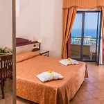 Ξενοδοχείο Nettuno Palace 4*