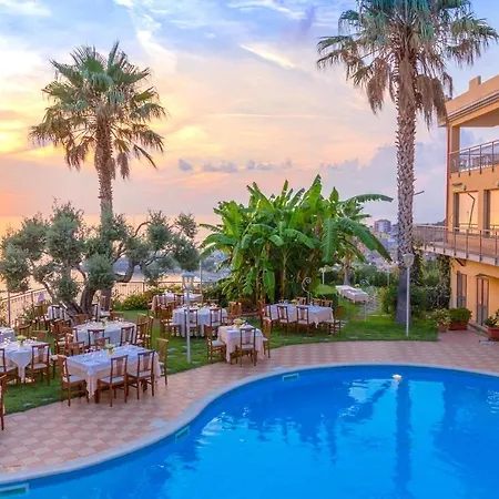 Nettuno Palace 4* ベルヴェデーレ・マリッティモ