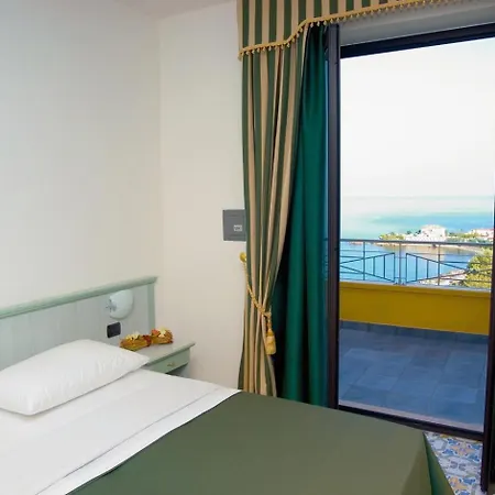 Nettuno Palace فندق بلفيديري ماريتّيمو