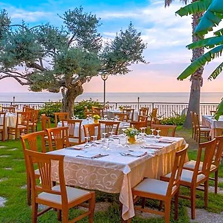 Ξενοδοχείο Nettuno Palace 4*