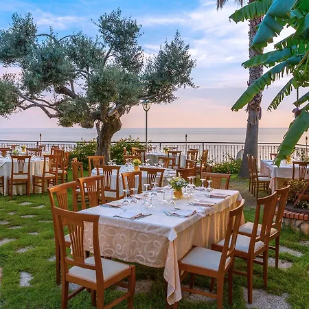 Nettuno Palace 4* بلفيديري ماريتّيمو