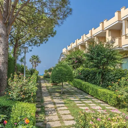 Nettuno Palace فندق بلفيديري ماريتّيمو