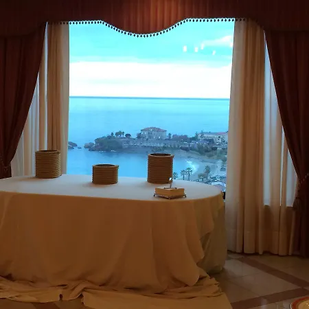 ホテル Nettuno Palace ベルヴェデーレ・マリッティモ